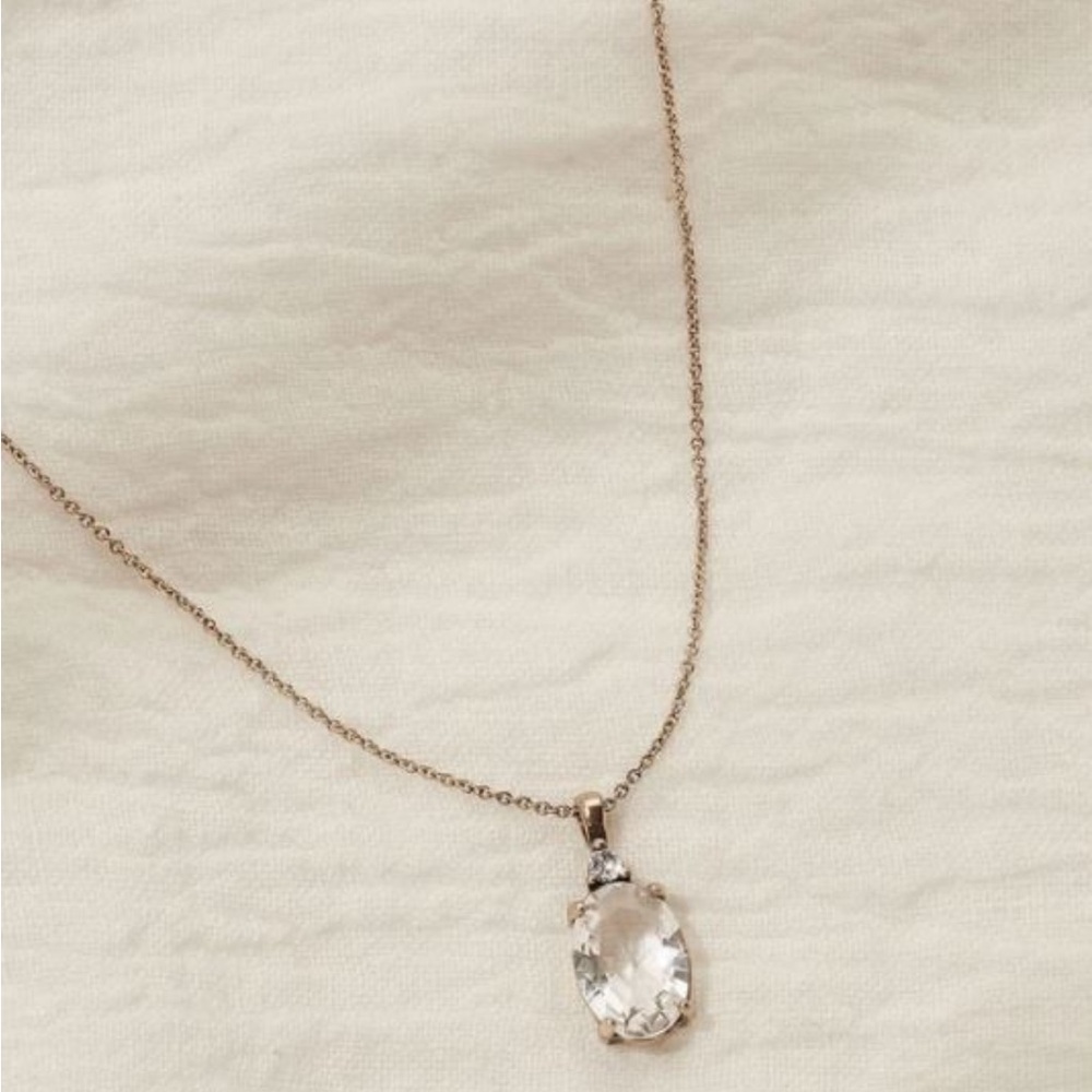 EUC Olive and Piper Taylor Pendant Gold Toned Necklace
